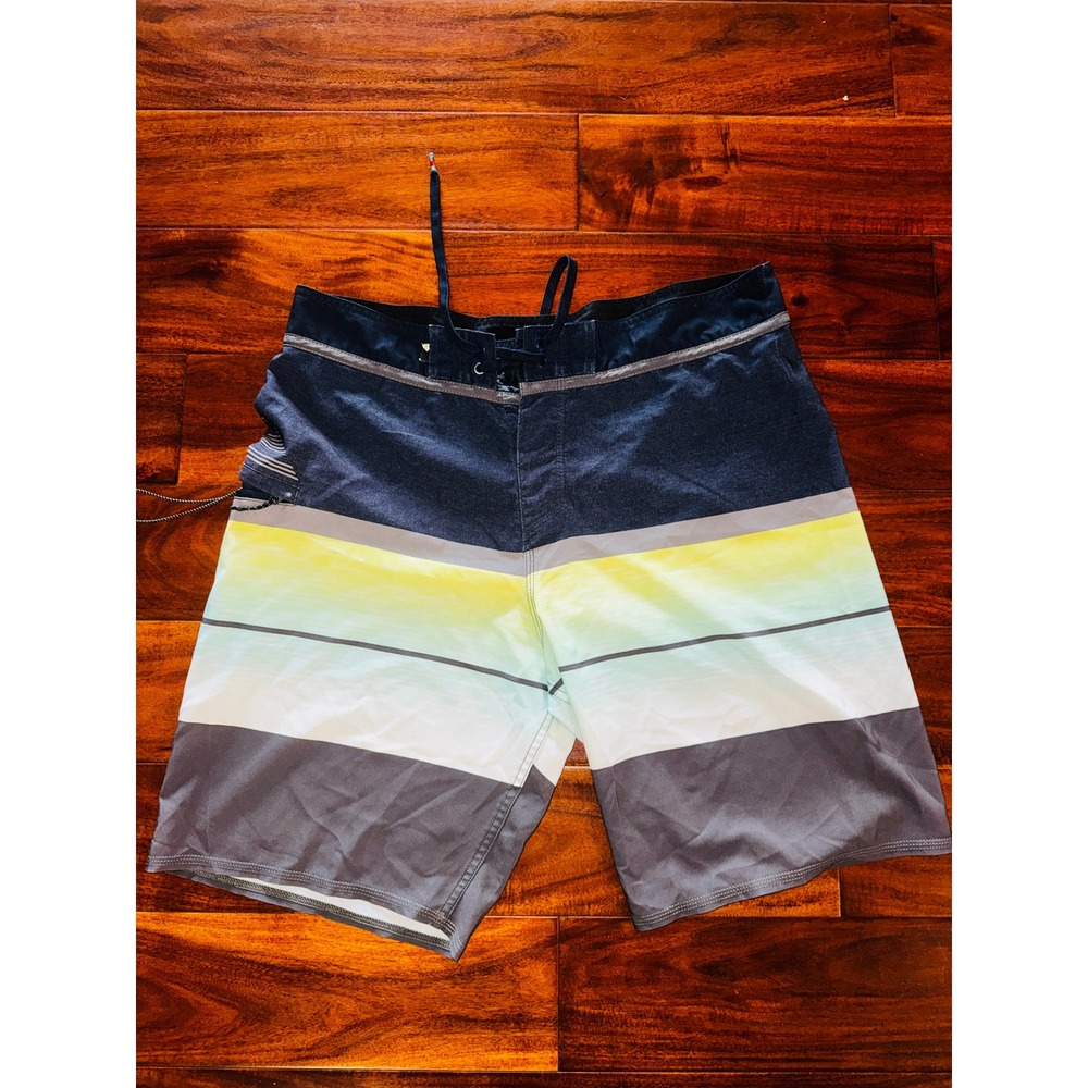 Quiksilver Board Shorts Mens 35 Navy‎ Green Striped Swim Trunks Excellent Pocket